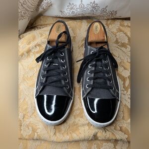 Clarks Soft Cushion Women's Black Lace Up Sneakers Patent Leather Cap Toe Sz 9.5